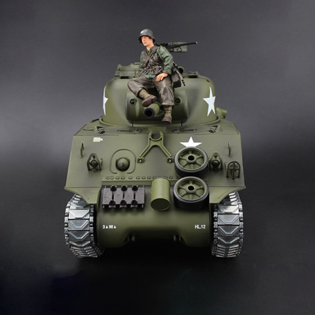 1:16 2.4G American M4A3 Sherman Simulated RC Tank with Light Sound Smoke Shooting Effect